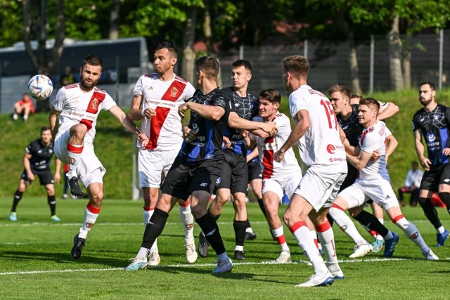 Gedania 1922 Gdańsk i Zawisza Bydgoszcz to dwa zespoły w III lidze, które mogą walczyć o najwyższe cele w sezonie 2023/2024