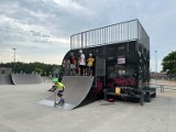 Skate park w Żorach z największą w Polsce rampą. To raj dla dzieci i młodzieży. Zobaczcie jak świetnie sobie radzą [WIDEO] [ZDJĘCIA]