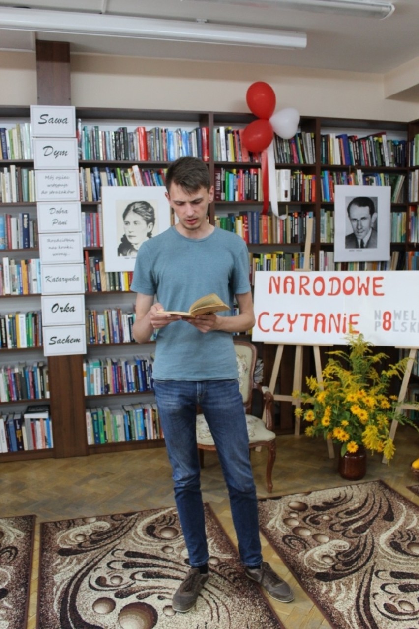 Narodowe czytanie w Sokółce. Najpierw było wspólne czytanie nowel, potem uczta przy wiejskim stole (zdjęcia)