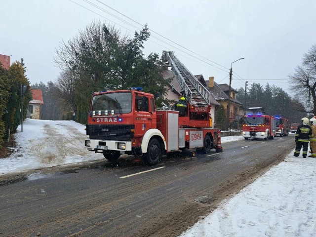 Do dwóch zdarzeń, do jakich doszło dziś w Ocyplu, wezwano strażaków, w tym wóz z drabiną, ponadto pogotowie ratunkowe.
