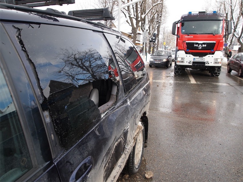 Zakopane: straż pożarna wjechała w taksówkę