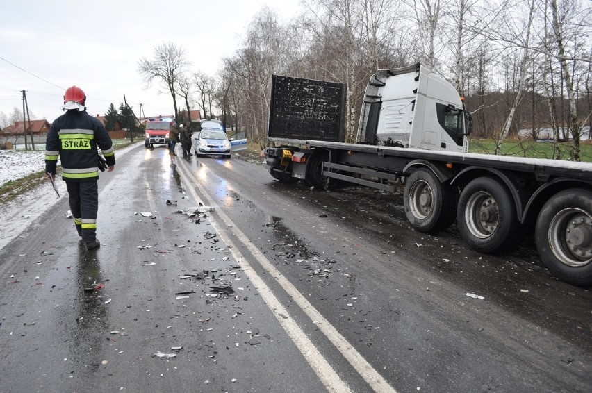 Wypadek na trasie Śrem-Książ Wlkp. Zderzenie samochodu...