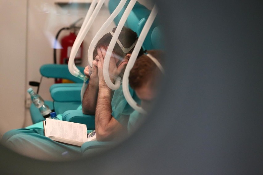 Koncentratory tlenu? Polacy szturmują hurtownie medyczne. Chcą leczyć się w domach