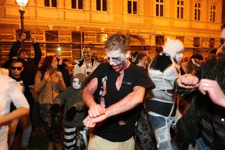 Marsz Zombie w Szczecinie na Halloween [wideo, zdjęcia]