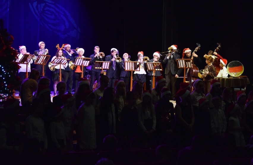 W Teatrze Miejskim odbył się Koncert Bożonarodzeniowy „Hej...