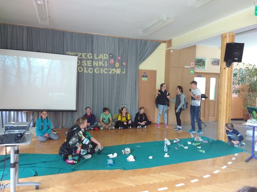 W szkole podstawowej w Wiśle Czarnem odbył się przegląd piosenki ekologicznej (ZDJĘCIA)