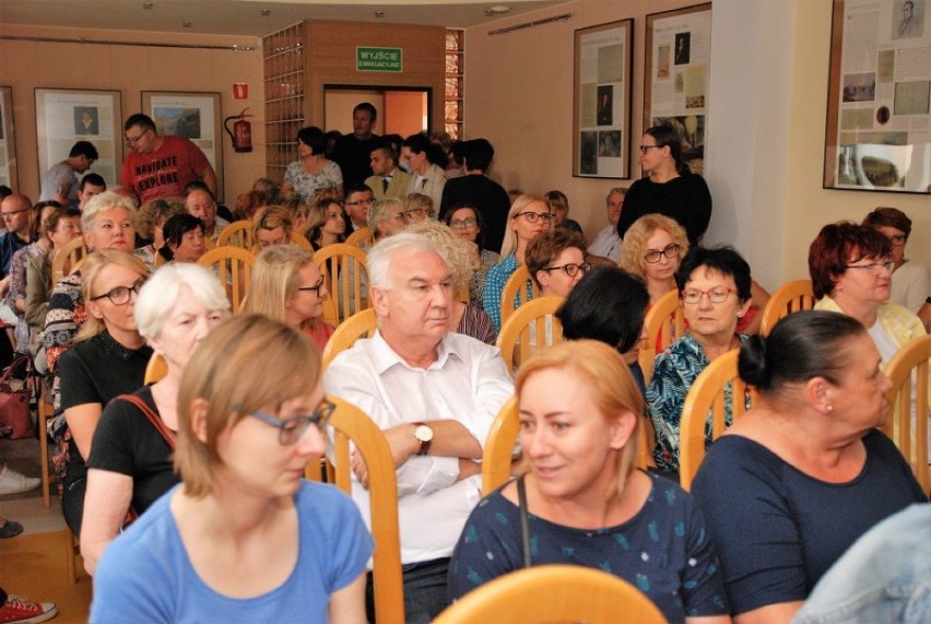 Konin lubi książki spotkanie autorskie  z Mariuszem Szczygłem , w Miejskiej Bibliotece  Publiczna w Koninie .