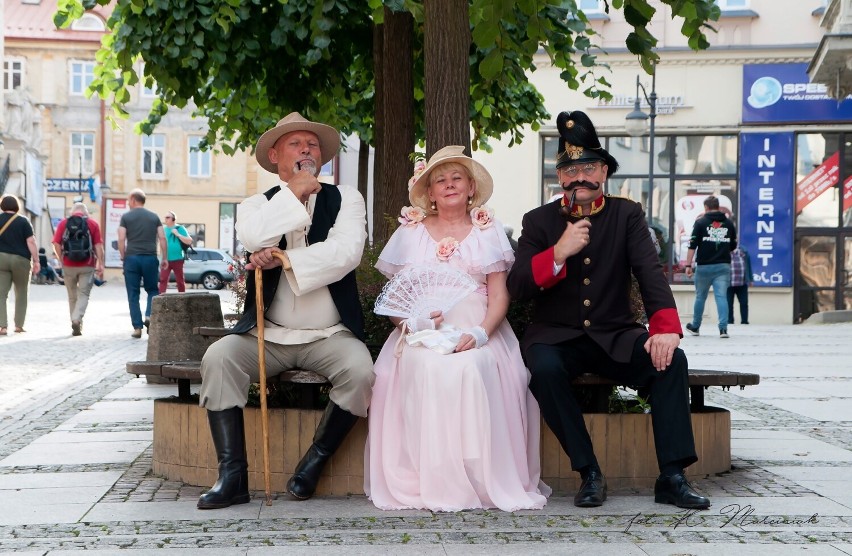 W Przemyślu powstała grupa "Damy i Huzary", która zajmuje...