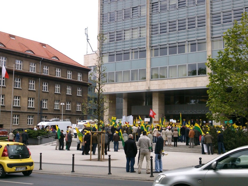 Protest działkowców przed Urzędem Wojewódzkim w Poznaniu [Zdjęcia]