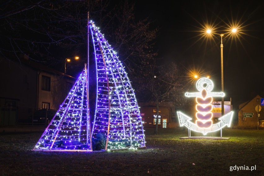 Pierwsze iluminacje świąteczne w Gdyni. Rozbłysły i cieszą oko mieszkańców na Pogórzu ZDJĘCIA