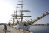 Gdynia: Flesz z przeszłości. 22.04.2011. Najstarsza, użytkowana fregata na świecie z wizytą w mieście 