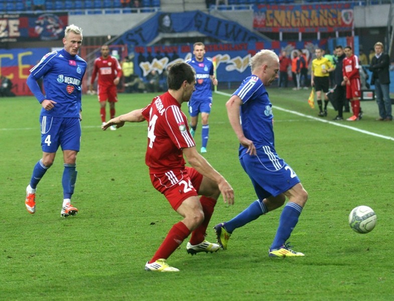 Piast Gliwice - Ruch Chorzów 1:3 [ZDJĘCIA]. Niebiescy wygrali małe derby w Gliwicach