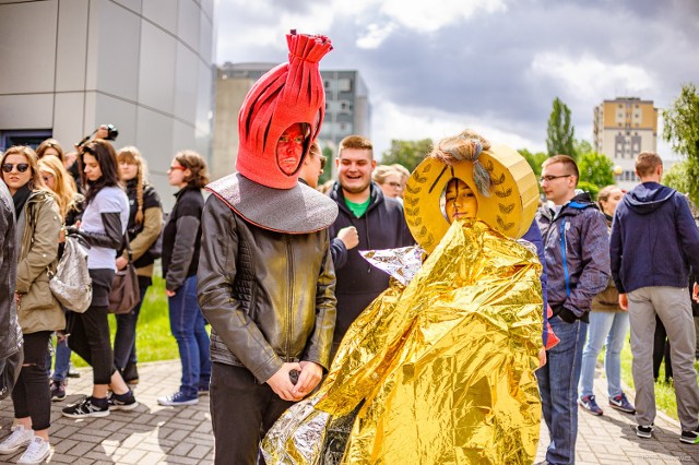 Bachanaliowa parada odbyła się w poniedziałek, 16 maja br.