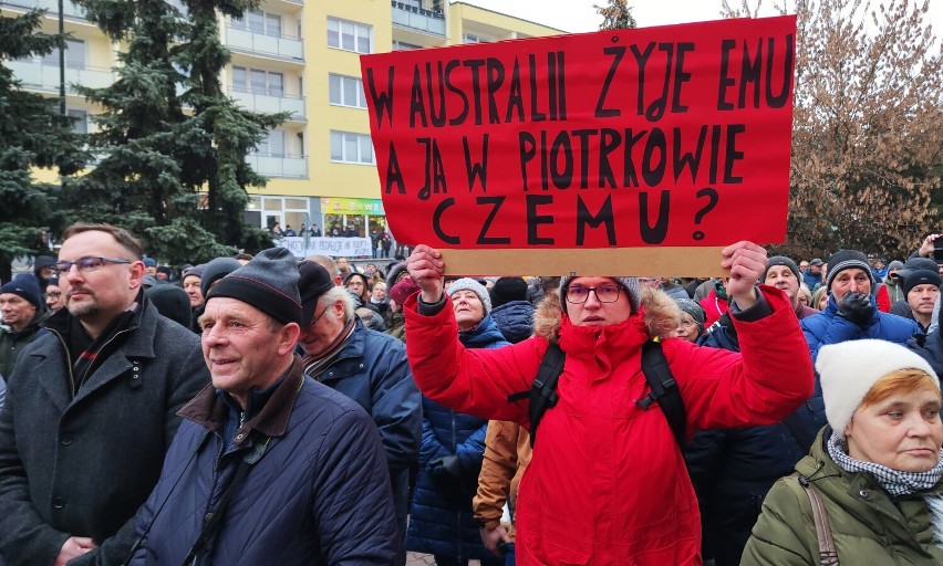 Protest przed Urzędem Miasta w Piotrkowie