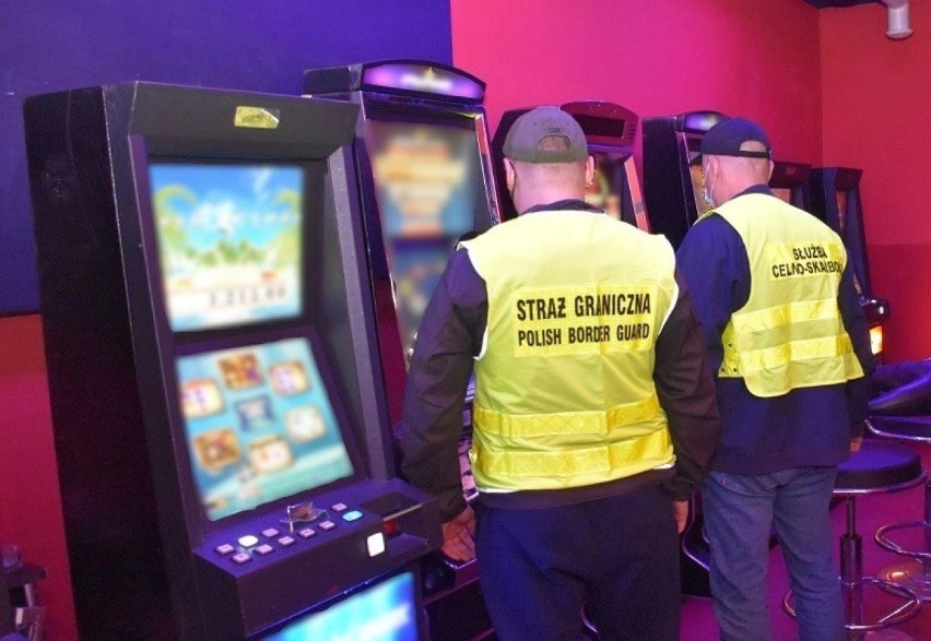 Siedem automatów hazardowych zatrzymano  w jednym z lokali w Chełmie