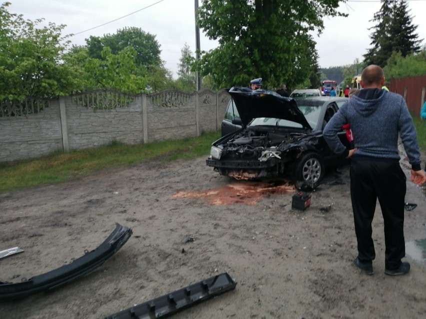 Zderzenie dwóch samochodów w Wałdowie Szlacheckim. Jeden z kierowców był pijany [zdjęcia]