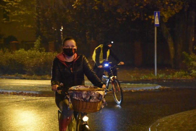 Kilkadziesiąt samochodów wyjechało w ramach protestu na ulice Tarnowskich Gór

Zobacz kolejne zdjęcia/plansze. Przesuwaj zdjęcia w prawo - naciśnij strzałkę lub przycisk NASTĘPNE