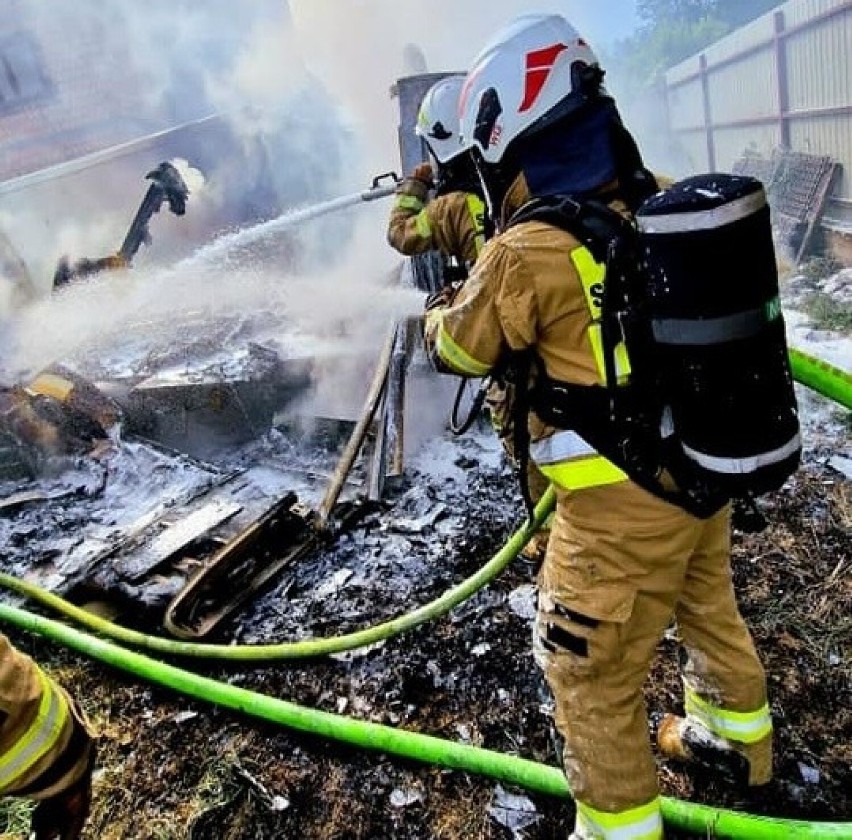 Interweniowali strażacy ochotnicy z OSP Lubochnia oraz...
