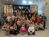 Andrzejki w Przedszkolu numer 1 w Jędrzejowie. Dzieci razem z przedszkolakami z Łysakowa wzięły udział w świetnej zabawie
