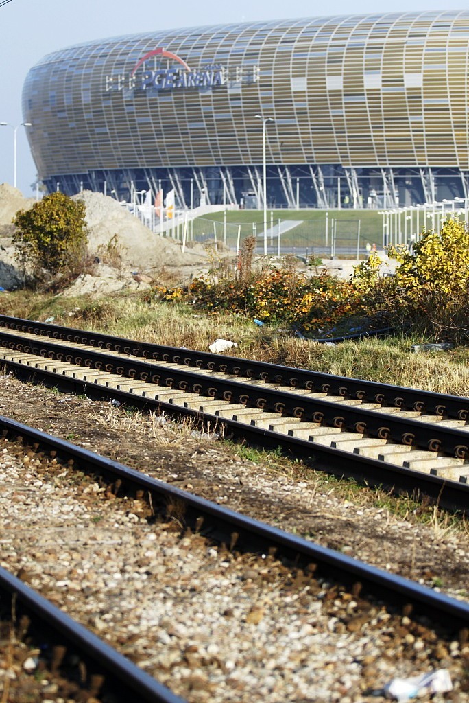 Pociągiem na Euro 2012.  Powstaje linia kolejowa do PGE Areny