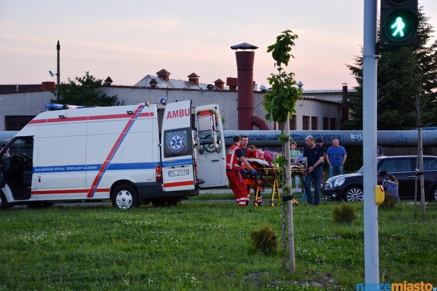 Wypadek w Lesznie - przy zjeździe z krajowej piątki w ulicę...