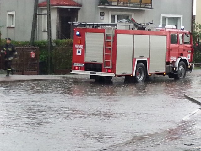 Zdjęcie przesłane przez Pana Marka
-&nbsp;Ulica Kosynierów przez pewien czas była nieprzejezdna i, o ile dobrze widziałem, zalana została piwnica w jednym z domów - informuje Czytelnik.