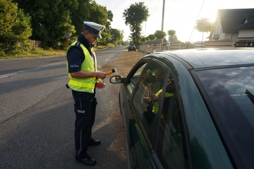 Kłobuck: Policja kontroluje trzeźwość kierowców [FOTO]