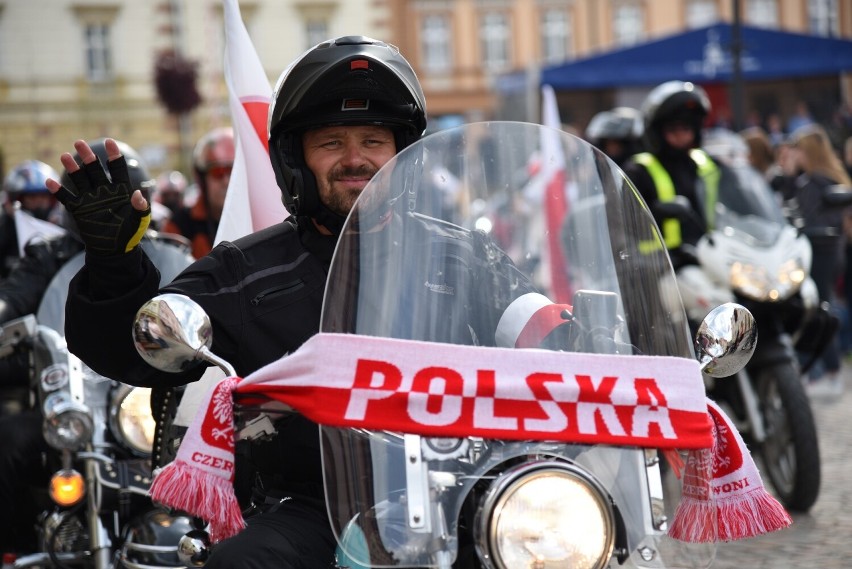 Tak mieszkańcy Jarosławia świętowali Dzień Flagi Rzeczpospolitej Polskiej w 2023 roku [WIDEO, ZDJĘCIA]