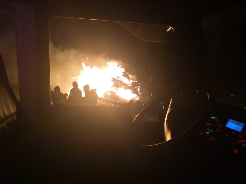Pożar balotów słomy w Blizanówku
