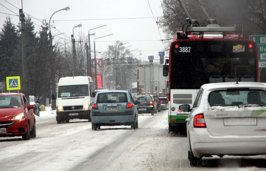 Zima wróciła do Lublina. Miasto przykrył śnieg (ZDJĘCIA)