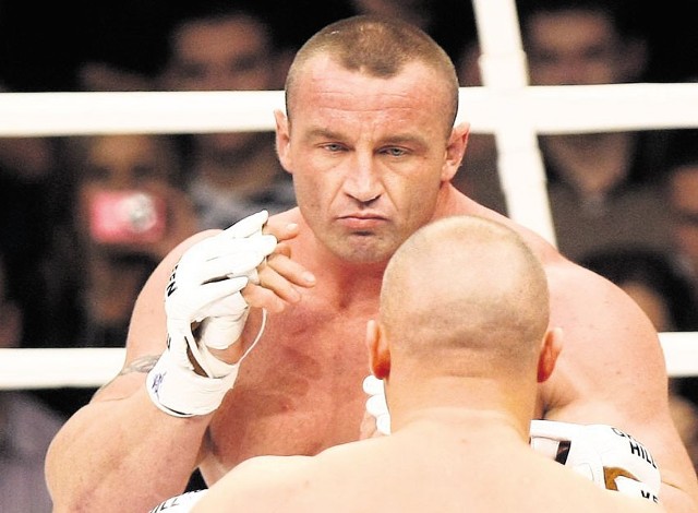 W MMA Mariusz Pudzianowski stoczył sześć walk- trzy wygrał, dwie przegrał, jedna została uznana za nieodbytą z powodu pomyłki sędziów.