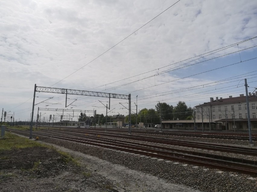 Stacja Jaworzno-Szczakowa ma nowoczesne lokalne centrum...