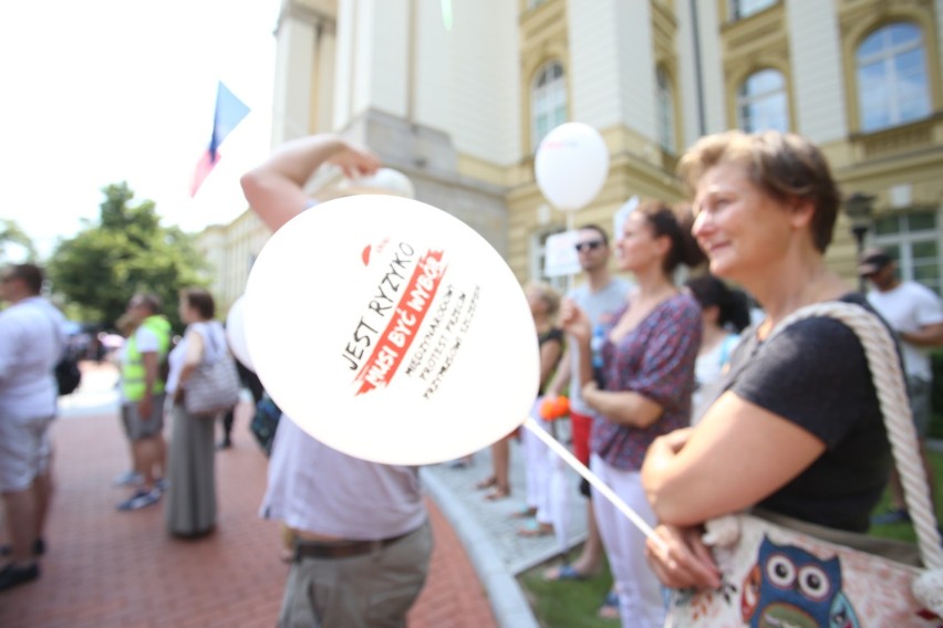 Protest antyszczepionkowców w Warszawie. Nie chcą szczepień...