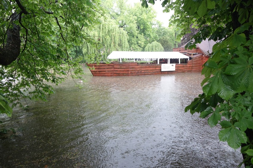 Niemal 14 tys. m3 wody przyjął podczas ulewy zbiornik retencyjny w Bolesławcu [ZDJĘCIA/WIDEO]
