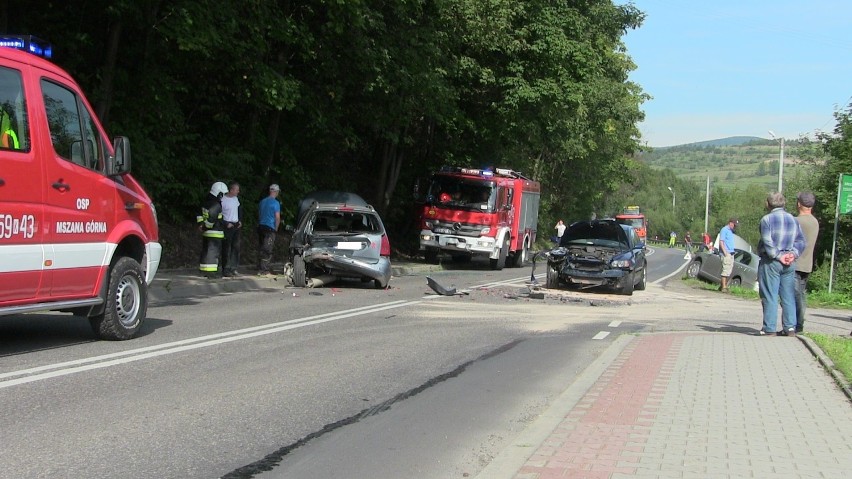 Mszana Górna. Pięć osób rannych w wypadku na drodze wojewódzkiej 968