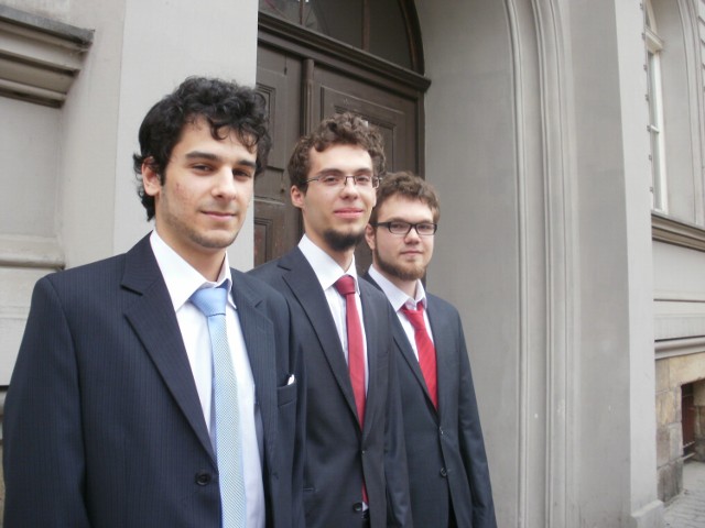 Kamil Alrajhi, Mateusz Gąsior i Mateusz Winnicki z 8 LO. Na studia wybierają się na politechnikę. Chcą studiować informatykę.