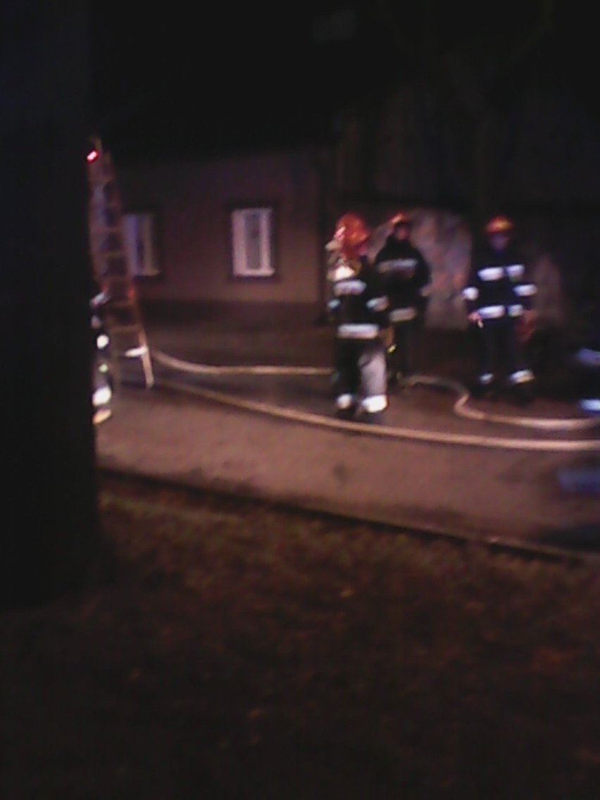Pożar w kamienicy na skrzyżowaniu ul. Chmielna - Reymonta