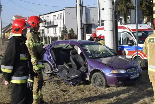 W piątek (24 stycznia) ok. godz. 11 doszło do wypadku na skrzyżowaniu alei Pieniążka i ulicy Trzcińskiej – zderzyły się osobowe opel i rover. Trzy osoby odniosły obrażenia i zostały odwiezione do szpitala.