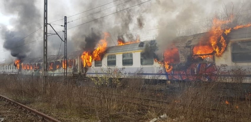 Pożar wagonów kolejowych w Krakowie, do którego doszło 1...