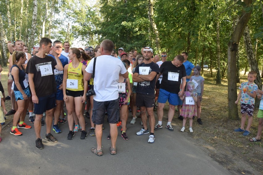 W Nowym Dębcu odbył się tradycyjny "Romantyczny Bieg Parami"