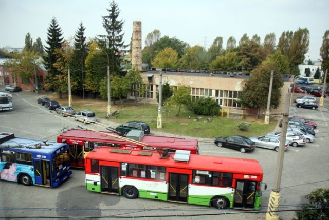 Tam gdzie jest teraz zajezdnia trolejbusowa na Helenowie ma ...