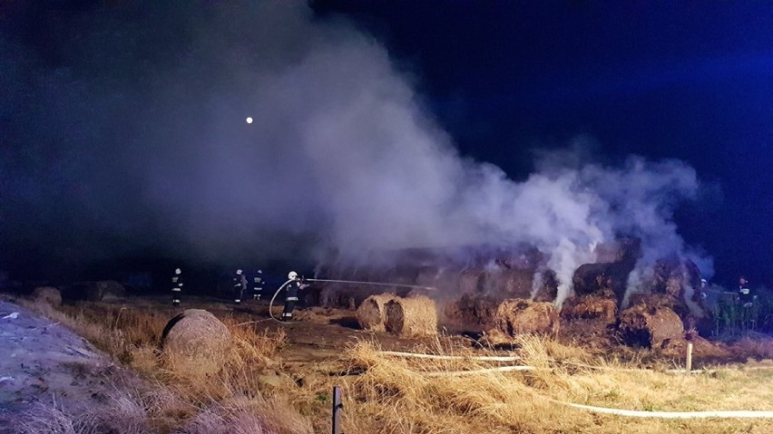 Pożar słomy w Gazomi Nowej w gminie Moszczenica gasili...