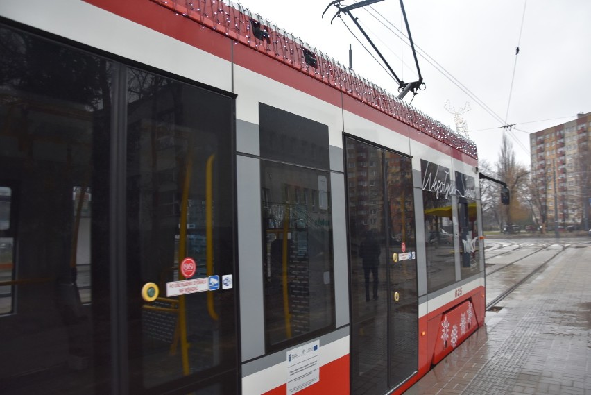 Świąteczny tramwaj z kolędami wyjechał na tory w Częstochowie ZDJĘCIA