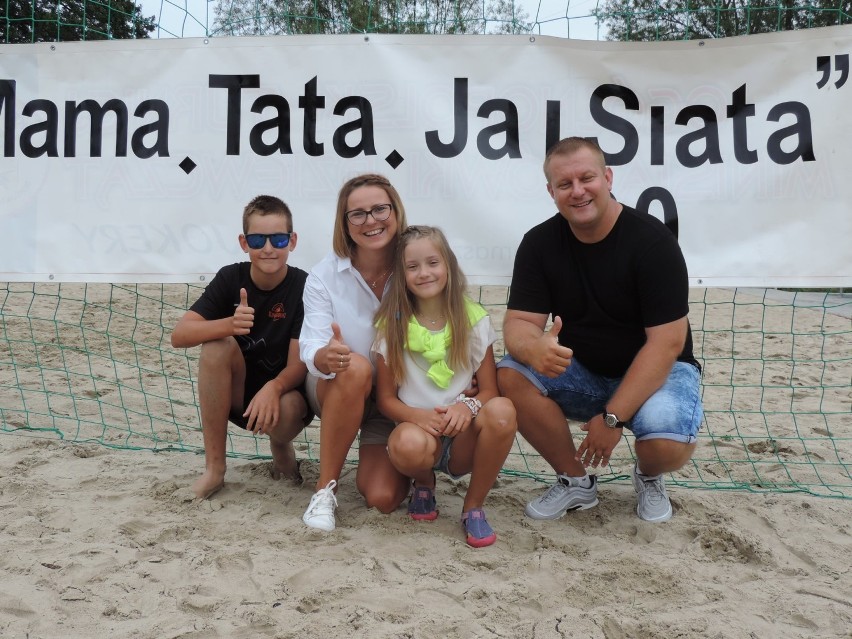 Za nami turniej siatkówki plażowej na przystani w Tomaszowie. Zawody zorganizowała Akademia Siatkówki Joker [ZDJĘCIA]