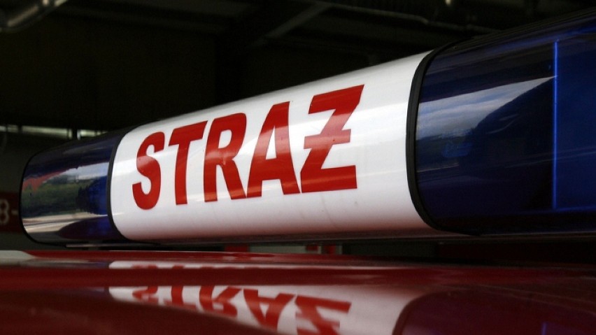 Zawiercie: 27 zastępów straży pożarnej dogasza ogień przy ul. Obrońców Poczty Gdańskiej