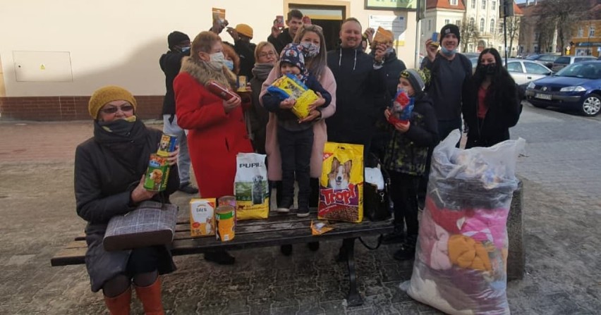 Mieszkańcy Żagania zebrali karmę dla zwierzaków z żarskiego...