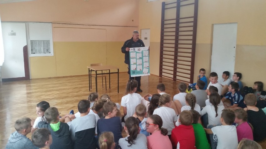 Akcja "Kręci mnie bezpieczeństwo" w szkołach w Radomsku i powiecie