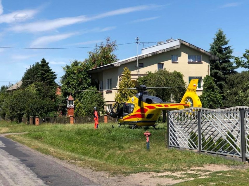 Kobieta zasłabła w Niniewie koło Chocza. Z pomocą przyleciał... śmigłowiec Lotniczego Pogotowia Ratunkowego