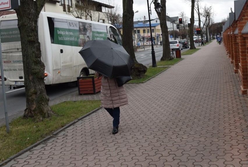 Ostrzeżenie przed silnym wiatrem dla Zduńskiej Woli i powiatu