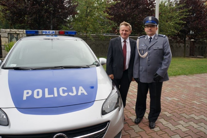 Nowe radiowozy dla dąbrowskich policjantów [ZDJĘCIA]